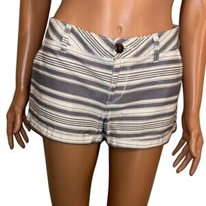 SO Size 9 (Juniors) Striped Gray and White Shorts